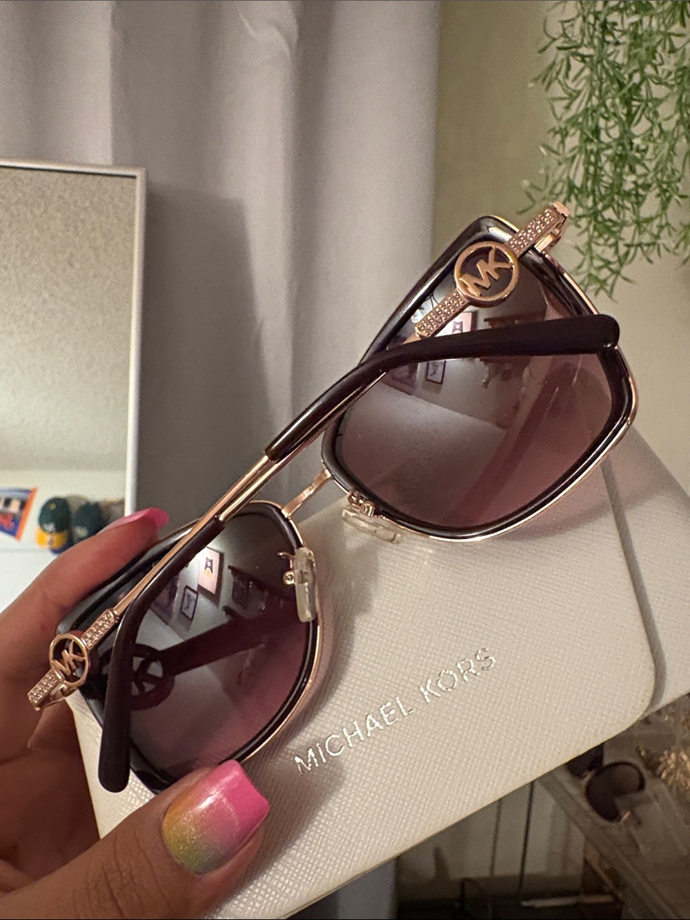 Michael Kors Women’s Burgundy Gradient Square Sunglasses like new - Picture 5 of 8